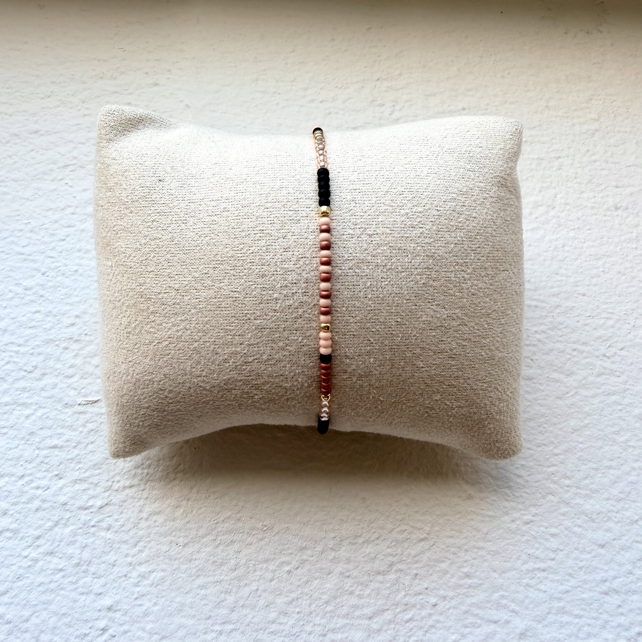 Classic armbånd lyserød/sort