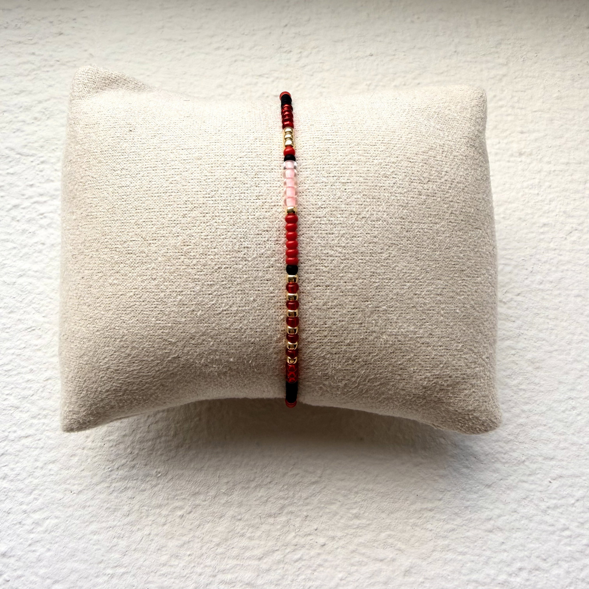 Classic armbånd rød/lyserød/sort